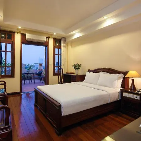 Lucky 3 Hotel & Travel
